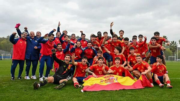 La Selección Española sub 19 de fútbol inicia en Benidorm la preparación para el Europeo 2025