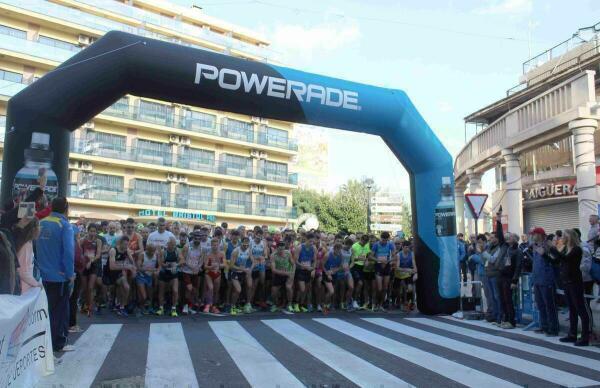 Cerca de 1.000 corredores en los 10K Love Benidorm