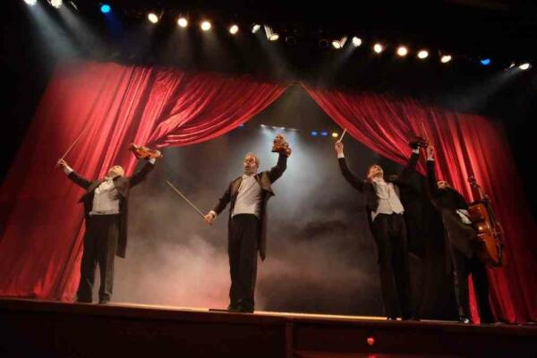 Yllana levanta al auditorio de la Casa de Cultura con su espectáculo ‘Pagagnini’