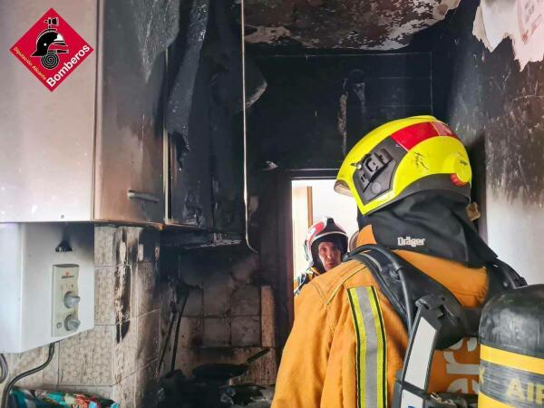 INCENDIO DE COCINA EN LA NUCIA 