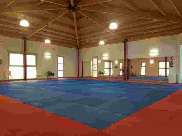 Nuevo tatami en el Centro Juvenil de Altea 