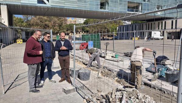 Benidorm ejecuta una obra en la plaza de SS MM los Reyes de Espa&ntilde;a para terminar con las filtraciones de agua al aparcamiento de L&rsquo;Aig&uuml;era 