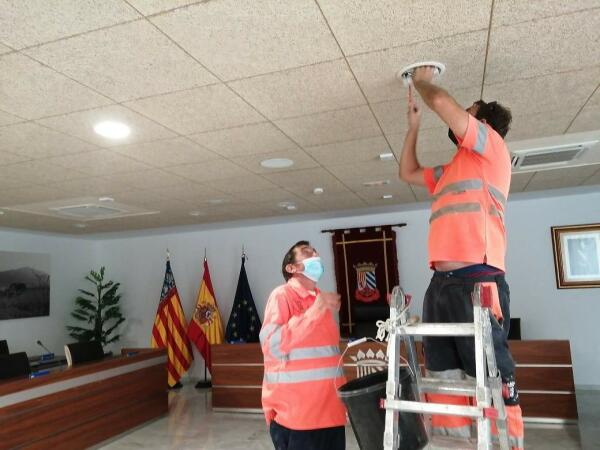 LUCES LED’S PARA TODOS LOS EDIFICIOS MUNICIPALES DE FINESTRAT EL CAMBIO PERMITE UN AHORRO ENERGÉTICO DEL 50% 