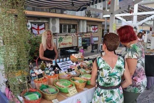 Artesanos y pintores regresan al Casco Antiguo en ‘Les Nits del Castell’