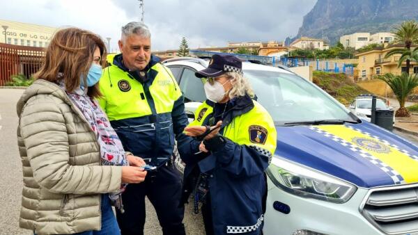 LA POLICÍA LOCAL DE FINESTRAT REFUERZA SU EQUIPAMIENTO CON GUANTES DETECTORES DE METALES  