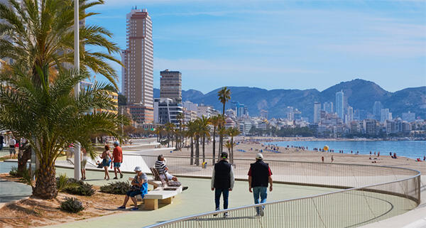 Benidorm se llena de clientes del Imserso y turistas británicos