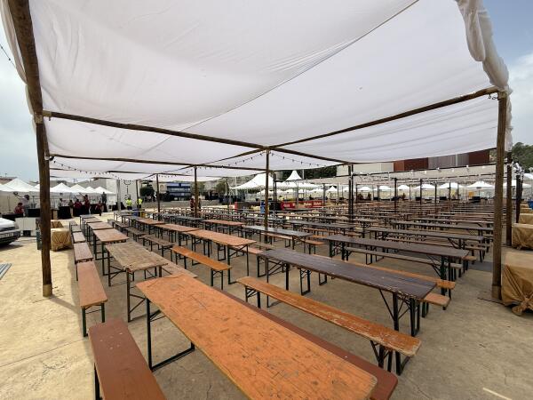 La plaça de Les Nits se prepara para la II Nit del Vi de La Nucía 