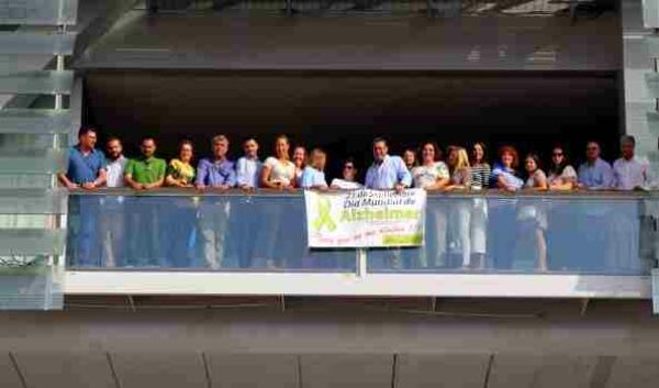 Benidorm muestra su solidaridad con enfermos y familiares de Alzheimer durante toda la semana 