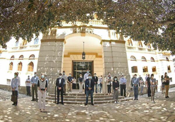 La Diputaci&oacute;n de Alicante guarda un minuto de silencio.