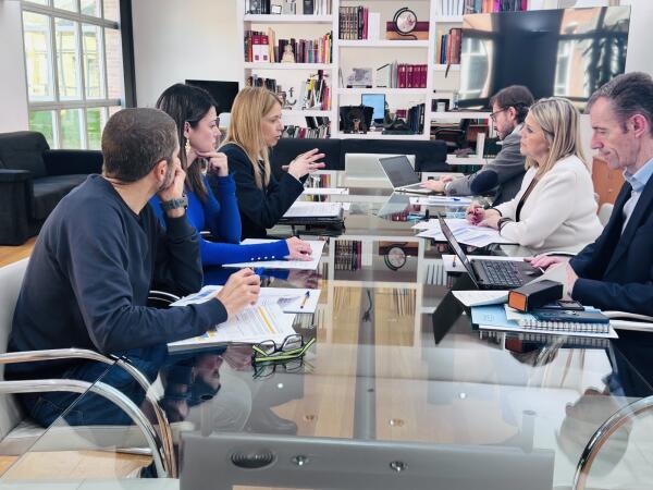 LA ALCALDESA DE FINESTRAT SE RE&Uacute;NE EN VALENCIA CON LA CONSELLERA D'EDUCACI&Oacute; PARA ABORDAR NECESIDADES EDUCATIVAS COMO EL COLEGIO N&ordm; 3