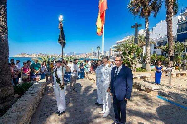 Benidorm rinde un sentido homenaje a los Caídos en la Mar y al Arma Submarina