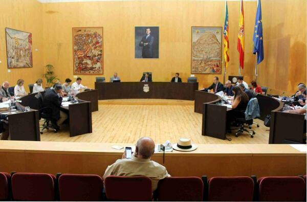 La corporaci&oacute;n acuerda pedir la tranviarizaci&oacute;n del TRAM a su paso por Benidorm