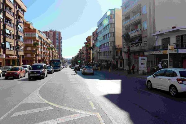 Benidorm asfalta a partir del domingo la avenida Beniardá con un material que absorbe el ruido del tráfico