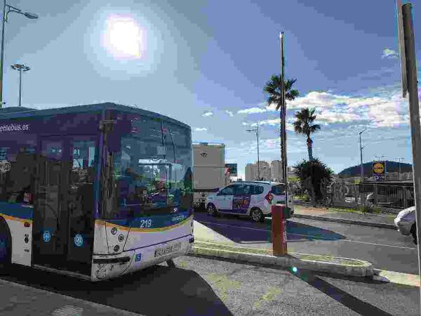Abren al tráfico el vial exclusivo para transporte público en la principal avenida del Bulevar Comercial de Finestrat 