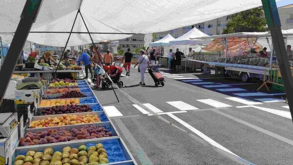 El mercadillo de fruta y verdura confirma su gran acogida con m&aacute;s de 2.000 visitas cada martes. 