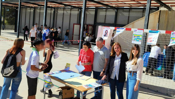 Juventud participa en el ‘Día Internacional de la Lengua Materna’ del IES Almadrava 