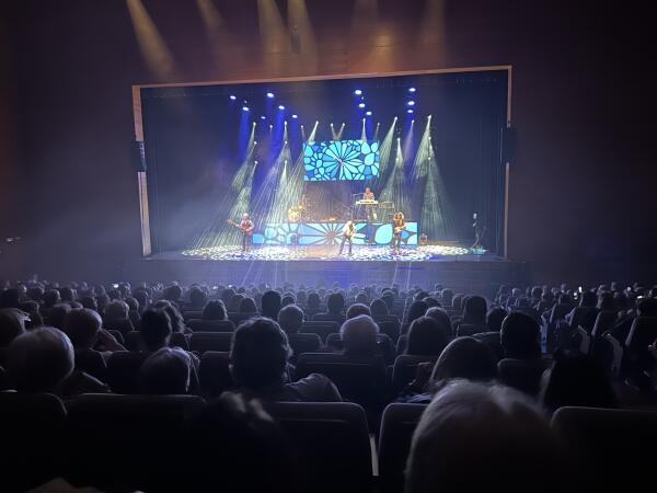 Fórmula V hizo cantar y bailar al público de l’Auditori 