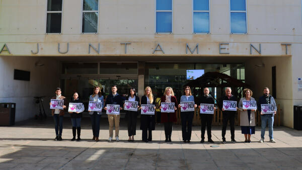 Benidorm guarda un minuto de silencio para condenar el &uacute;ltimo crimen por violencia de g&eacute;nero cometido en Torrej&oacute;n de Ardoz (Madrid)