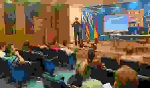 Benidorm · La Policía Local informa en una charla sobre la normativa de uso de los patinetes y otros vehículos de movilidad personal