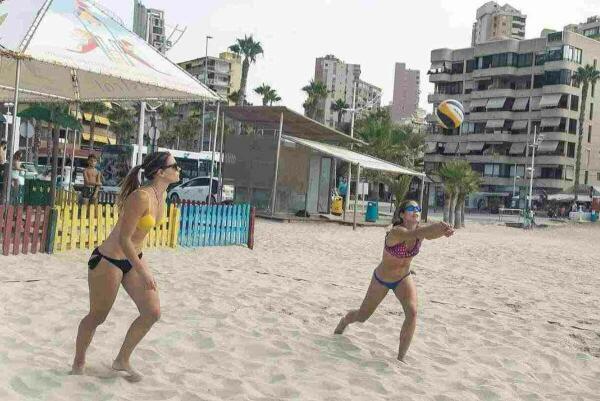 La Cala de Finestrat acogerá la IV edición de la Escuela de Voley playa a partir del 3 de junio 