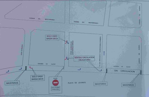 Benidorm limita al m&aacute;ximo el tr&aacute;fico en primera l&iacute;nea de Levante con cambios de circulaci&oacute;n y colocaci&oacute;n de maceteros