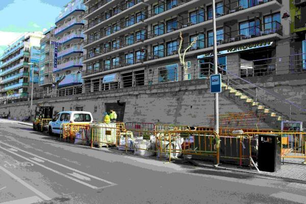 Benidorm &middot; Movilidad habilita frente al Parque de Elche una parada de transporte discrecional que aliviar&aacute; el tr&aacute;fico en Los Almendros