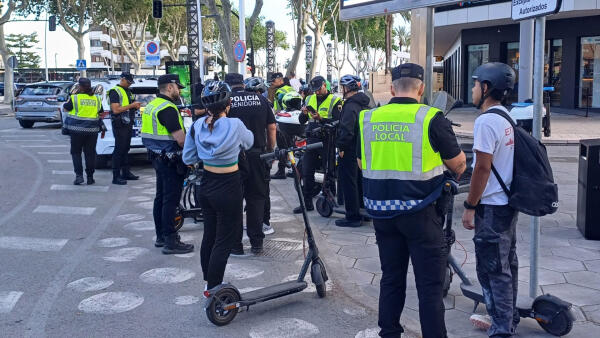 Benidorm inicia una campaña informativa para incidir en la normativa que impide a vehículos de movilidad personal repartir mercancías  