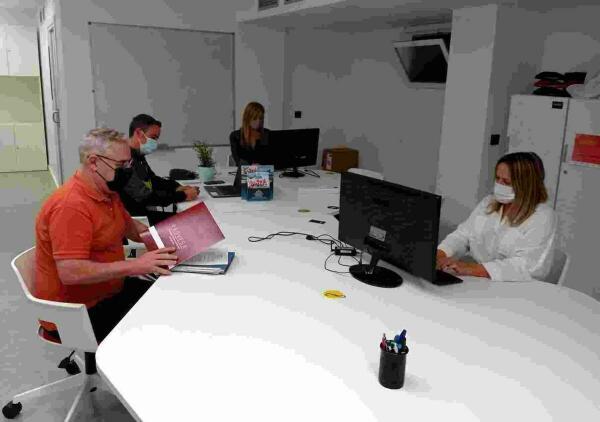 Empleo desarrolla en el ‘Espai Coworking’ de Benidorm un programa de acompañamiento a emprendedores financiado por la Diputación