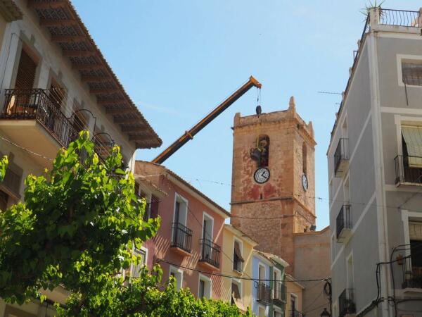 Las campanas de la Iglesia de Nuestra Señora de la Asunción se retiran para dar paso a los trabajos de restauración del campanario