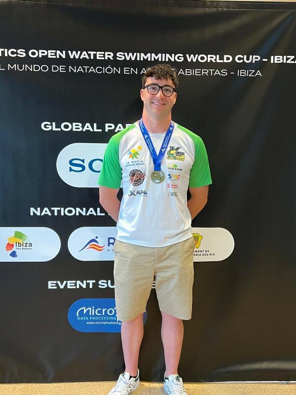 Miguel Bou se proclama campeón del mundo en Aguas Abiertas en Ibiza