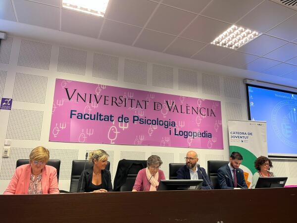 Juventud participa en una jornada de la Universitat de València
