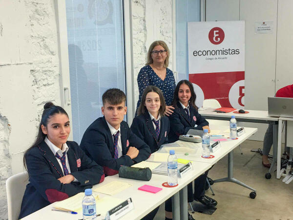 El Lope de Vega finalista en la II edición del Torneo de debate  del Ilustrísimo Colegio de Economistas de Alicante 