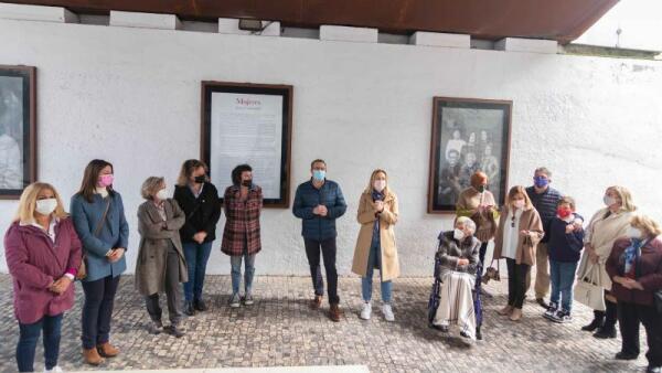 50 retratos de Iván Carbonell al aire libre para rendir homenaje a la mujer de Benidorm 