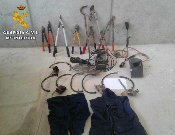 La Guardia Civil de Albacete y Alicante detienen a 4 personas, investigan a otras 2 y recuperan una tonelada de cable de cobre sustra&iacute;do.