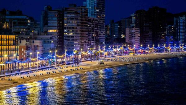 Benidorm aprueba el proyecto de renovación de la segunda fase de la catenaria lumínica de Levante con una inversión de 908.581 euros 