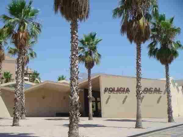 La Polic&iacute;a Local de la Vila Joiosa logra detener a un grupo de individuos que estaban robando en un campo de naranjas
