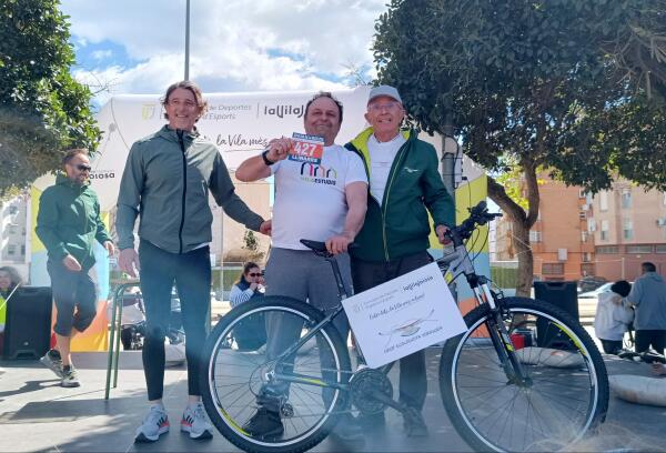 M&aacute;s de 700 personas disfrutan del D&iacute;a de la Bici en Villajoyosa 