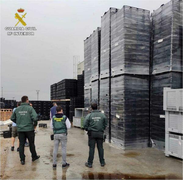 La Guardia Civil detiene en Callosa de Segura a un hombre que estaf&oacute; m&aacute;s de 48.000 euros en cajas de pl&aacute;stico.