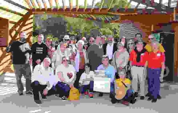 Este fin de semana l’Alfás del Pi acogió una concentración de clásicos con la participación de medio centenar de Seat 600 