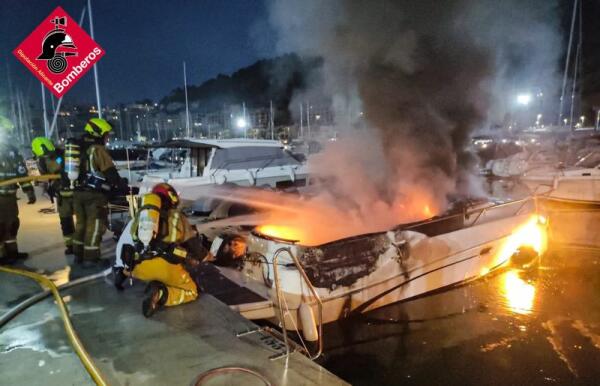 Se incendia una Embarcación Deportiva en Altea 