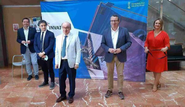 Toni P&eacute;rez, en la Asamblea de Hosbec y ante el secretario auton&oacute;mico de Turismo, reclama que los fondos europeos reposicionen el turismo. 