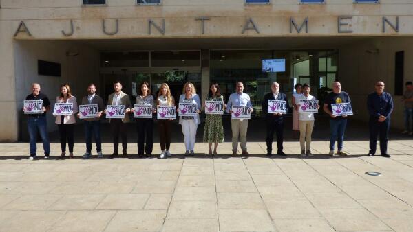 Benidorm guarda un minuto de silencio para condenar el último crimen machista confirmado cometido en Alicante