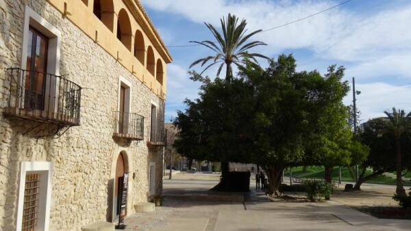 El Ayuntamiento de la Vila Joiosa inicia los trabajos para reforzar la iluminación del Parque de la Barbera