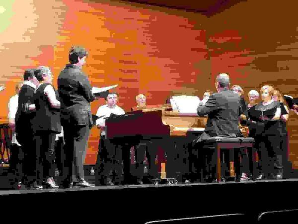 La Coral de La Nuc&iacute;a y la banda de Castell de Castells actuaron en l&rsquo;Auditori  