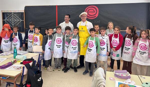 Xocolatíssima 2025 llega a su fin con una “xocolatada” popular y la entrega del premio del primer Concurso de Postre de Chocolate Vilero