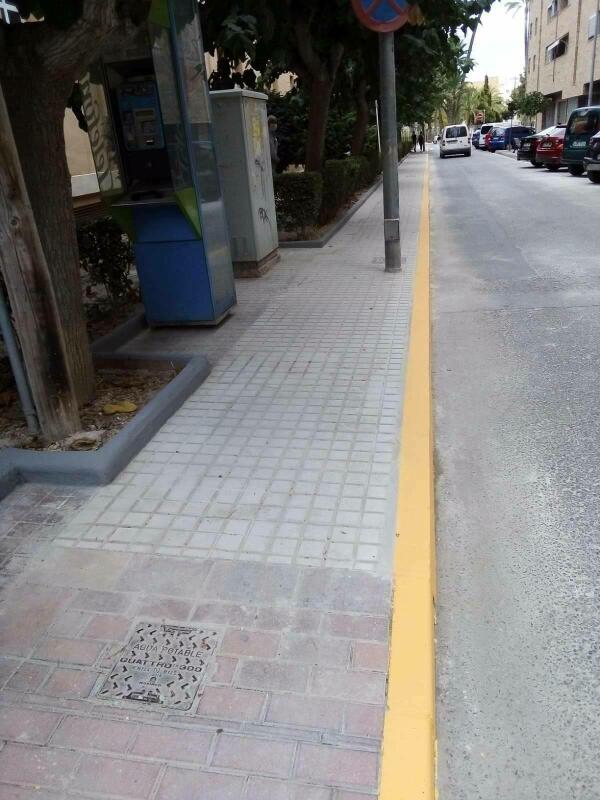 La Avenida dels Germans Aragon&eacute;s i Urrios ya  cuenta con nuevo acerado