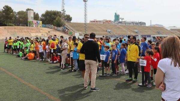 Deportes entrega las medallas de los Juegos Escolares a los colegios de Benidorm