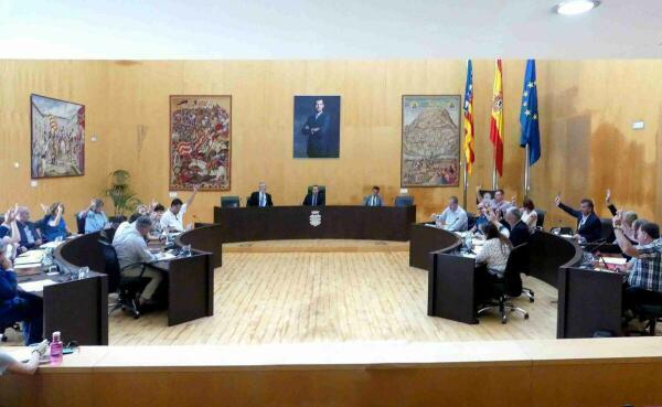 Benidorm &middot; El pleno adjudica por mayor&iacute;a el contrato de parques y jardines