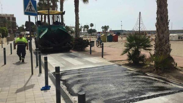 El Ayuntamiento de la Vila instala 13 reductores de velocidad para aumentar la seguridad en el paseo mar&iacute;timo