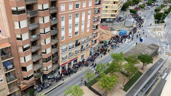 Más de 1.000 personas marchan en la Vila Joiosa por el reconocimiento de los derechos de las personas con discapacidad